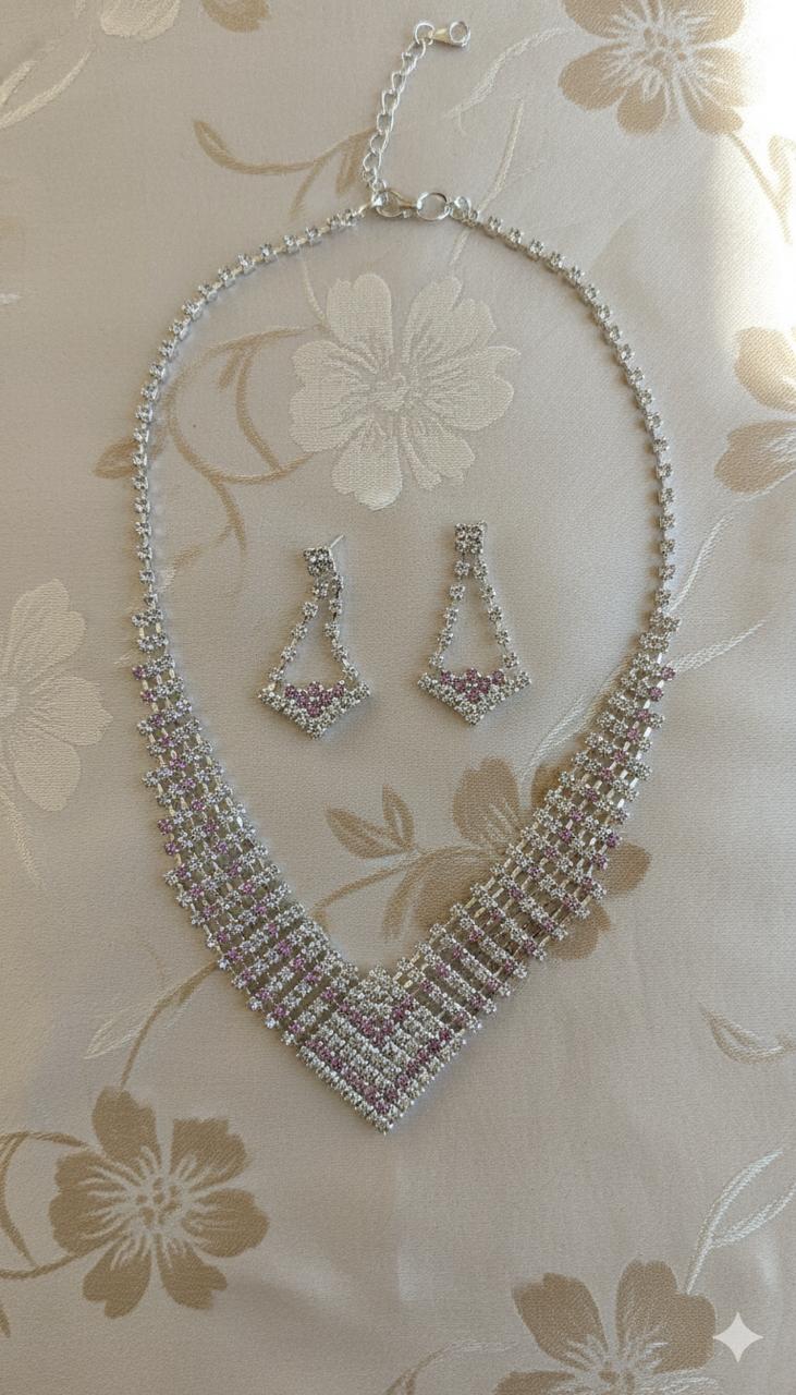 The Amira Set